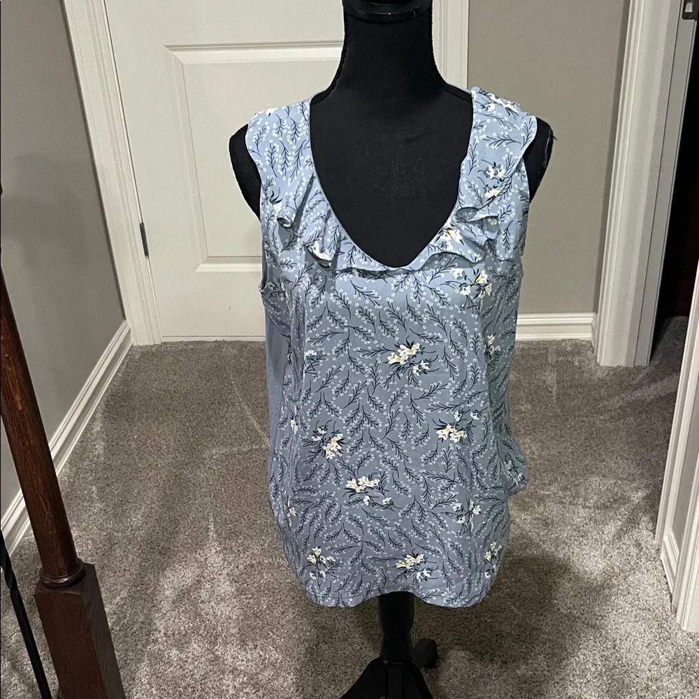 LOFT Light Blue Sleeveless Floral Top - Picture 1 of 6